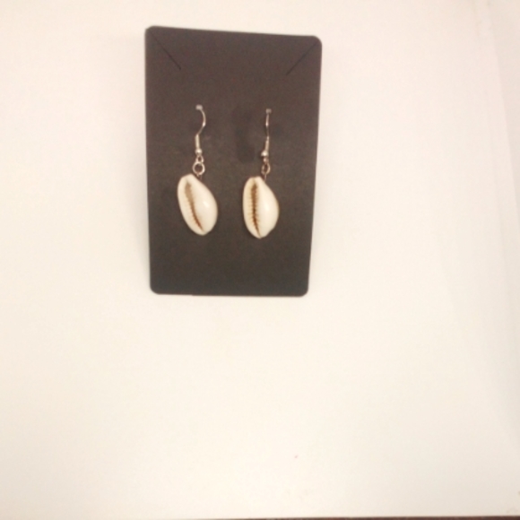 Shell Earrings - Picture 1 of 3
